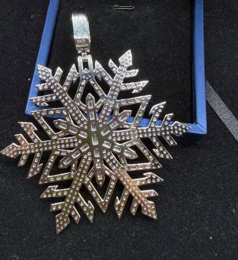 Forever frozen snow flake pendant (pendant only ,chain sold separately )